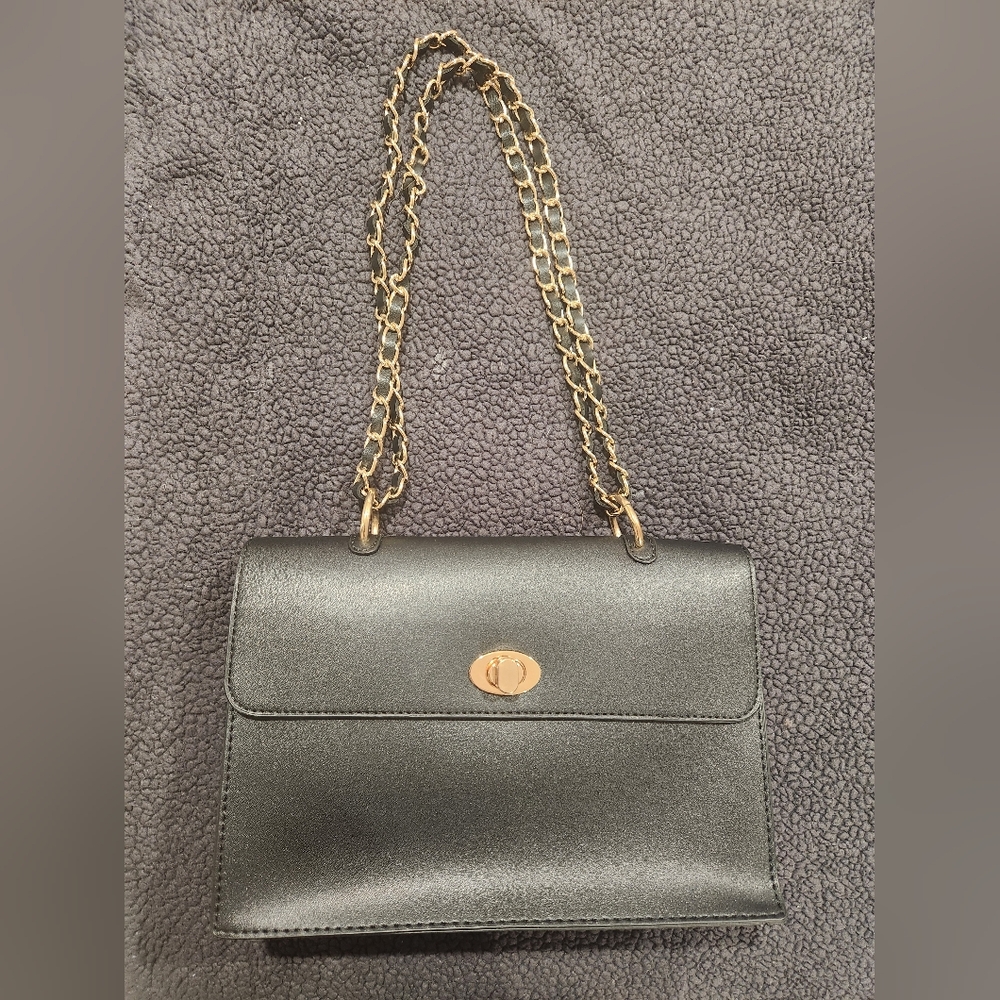 Amazon Black Gold Chain Strap Shoulder / Crossbody Bag New